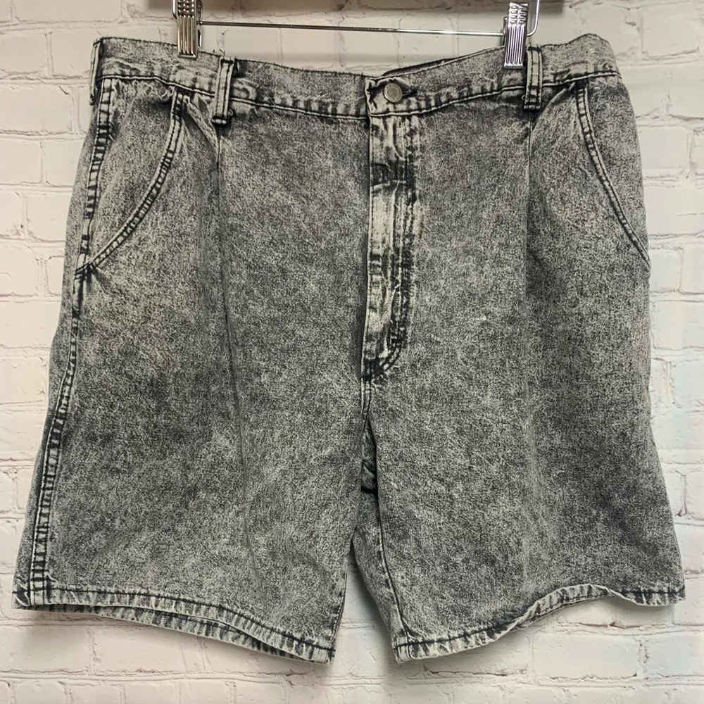 Vintage Wrangler Acid Wash Black Denim Shorts Size 38 USA​ - Picture 2 of 5